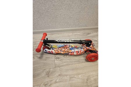 Продам детский складной самокат.