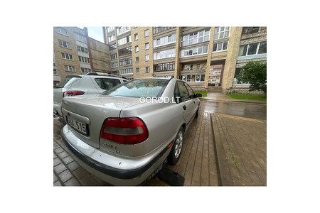 Продам автомобиль VOLVO S 40