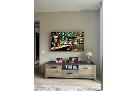 Почти новый 4К телевизор LG