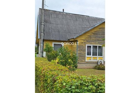 Parduodama pusė namo