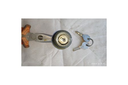 Продам новый стартер, замок зажигания.